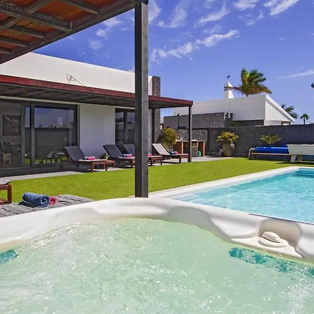 Luxury Los Mojones Villa Short Walk To Old Town Private Heated Pool Villa Los Mojones Angie Puerto Del Carmen