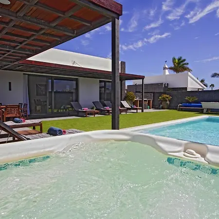 Villa Luxury Los Mojones Villa Short Walk To Old Town Private Heated Pool Villa Los Mojones Angie Puerto Del Carmen Tias